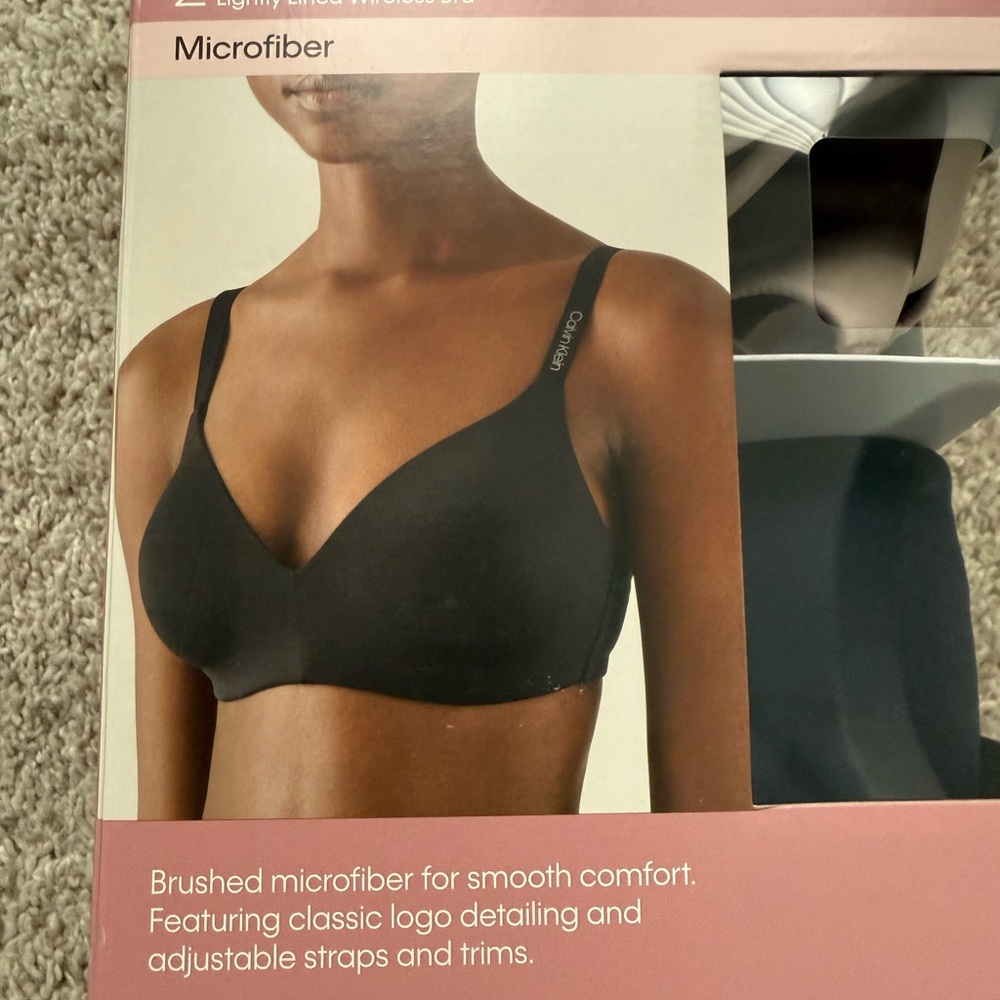 ⭐️ Firm Price⭐️ Calvin Klein Lightly Lined Wireless Bra 2-Pack - Picture 2 of 5